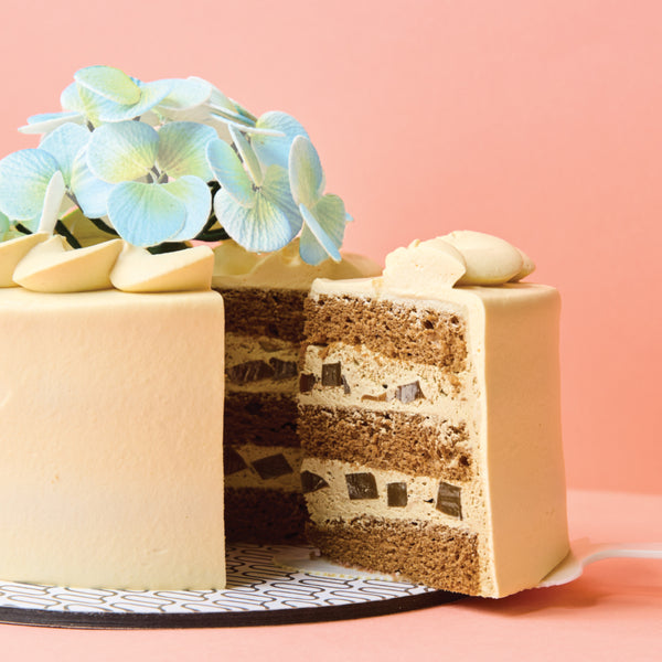 Hojicha Cream Cake with Flowers
